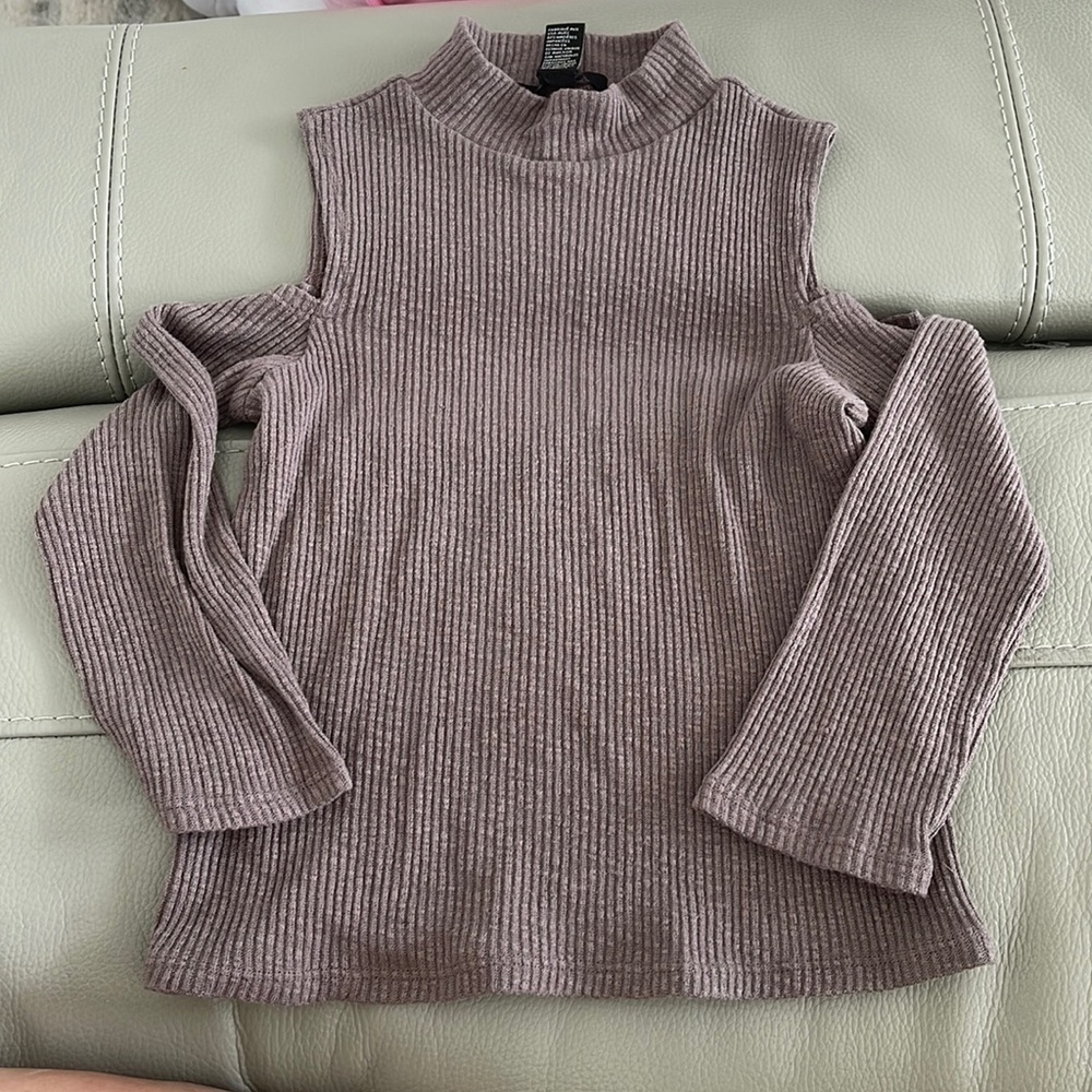 Forever 21 Shoulder Cut Out Crop Top